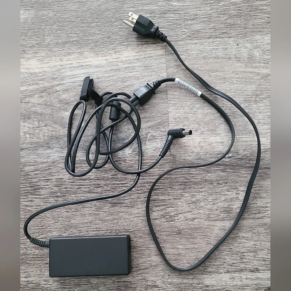 Preowned OEM HP 65W AC Adapter 710412-001 - 4.5mm x 3.0mm Black Tip Charger